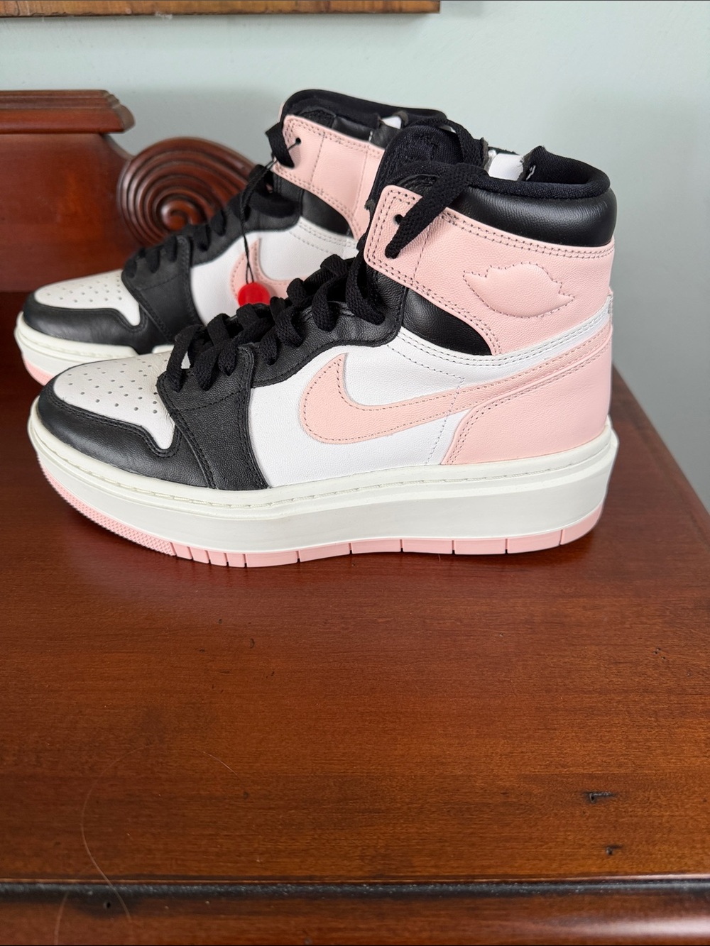 Nike Air Women’s High Top Pink, White & Black Size 8 New Never Worn